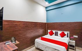 Hotel Aura Residency